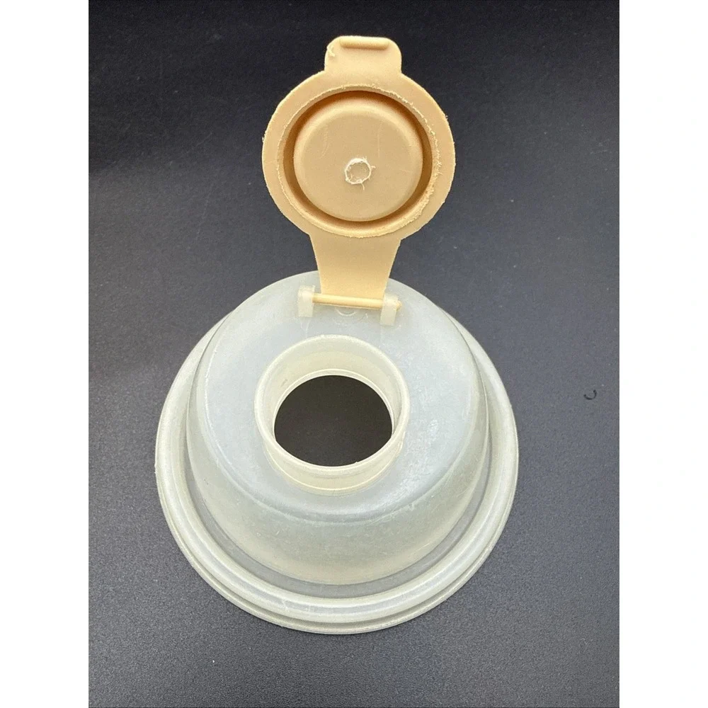 Tupperware Quick Shake 16oz 2 cup Container 844-2 Mixer Shaker Yellow 3 Piece